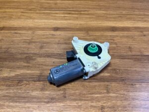2007-2013 Mercedes S350 S400 S550 S600 Front Right Window Regulator Motor OEM