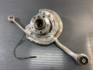 2011-2018 BMW 320i F30 RWD Front Right Spindle Knuckle Hub Arm OEM