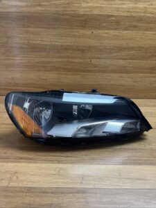 2012-2015 Volkswagen Passat Right Headlight Headlamp OEM 561941006D