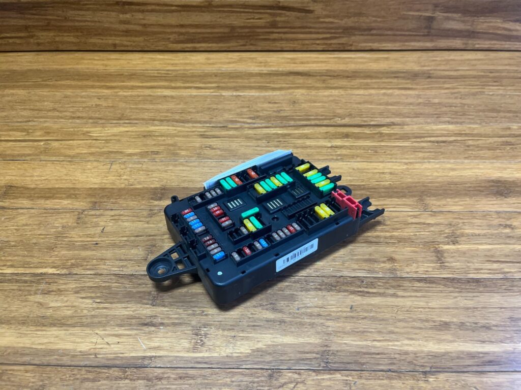 2012-2021 BMW X5 F15 4.4L Engine Fuse Relay Box w/ Bracket Rear Side OEM