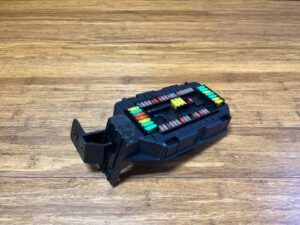 2014-2018 BMW X5 3.0L Engine Fuse Relay Box Front Side 61149265835 OEM