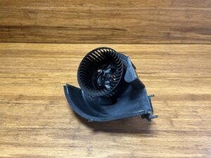 2014-2019 BMW X6M F86 4.4L Engine HVAC Blower Motor Unit Front Side OEM