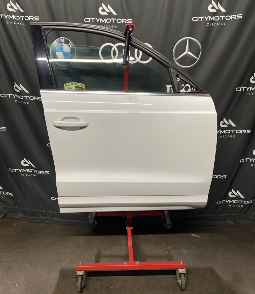 2015-2018 Audi Q3 8U Door Assembly W/ Glass Front Right White LS9R OEM *NOTE*