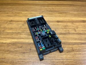 2015-2023 Land Rover Discovery Sport L550 Body Control Module Fuse Relay Box OEM