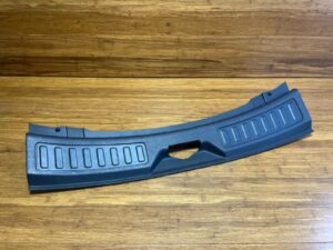 2015-2023 Land Rover Discovery Sport L550 Rear Trunk Sill Scuff Plate OEM *NOTE*