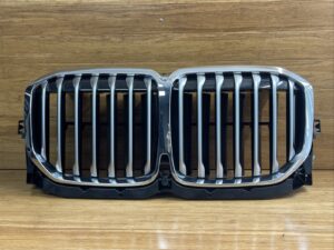 2017-2021 BMW X7 Front Bumper Air Duct Intercooler Chrome Grille OEM *NOTE*