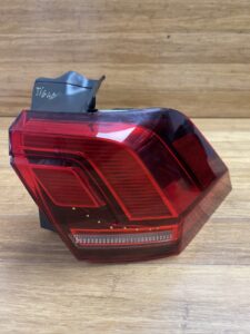 2018-2020 Volkswagen Tiguan Right Outer Taillight Tail Lamp Light OEM *NOTE*