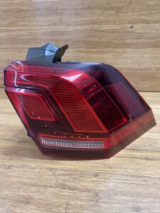 2018-2020 Volkswagen Tiguan Right Outer Taillight Tail Lamp OEM *NOTE*