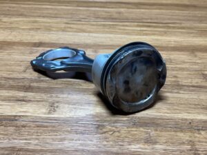 2018-2022 BMW M5 F90 4.4L Twin Turbo Engine Piston With Connecting Rod OEM