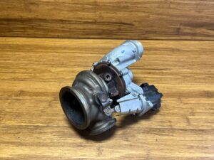 2018-2025 BMW M5 M8 X5 X6 4.4L Engine Turbo Supercharger 11657852373 OEM *NOTE*