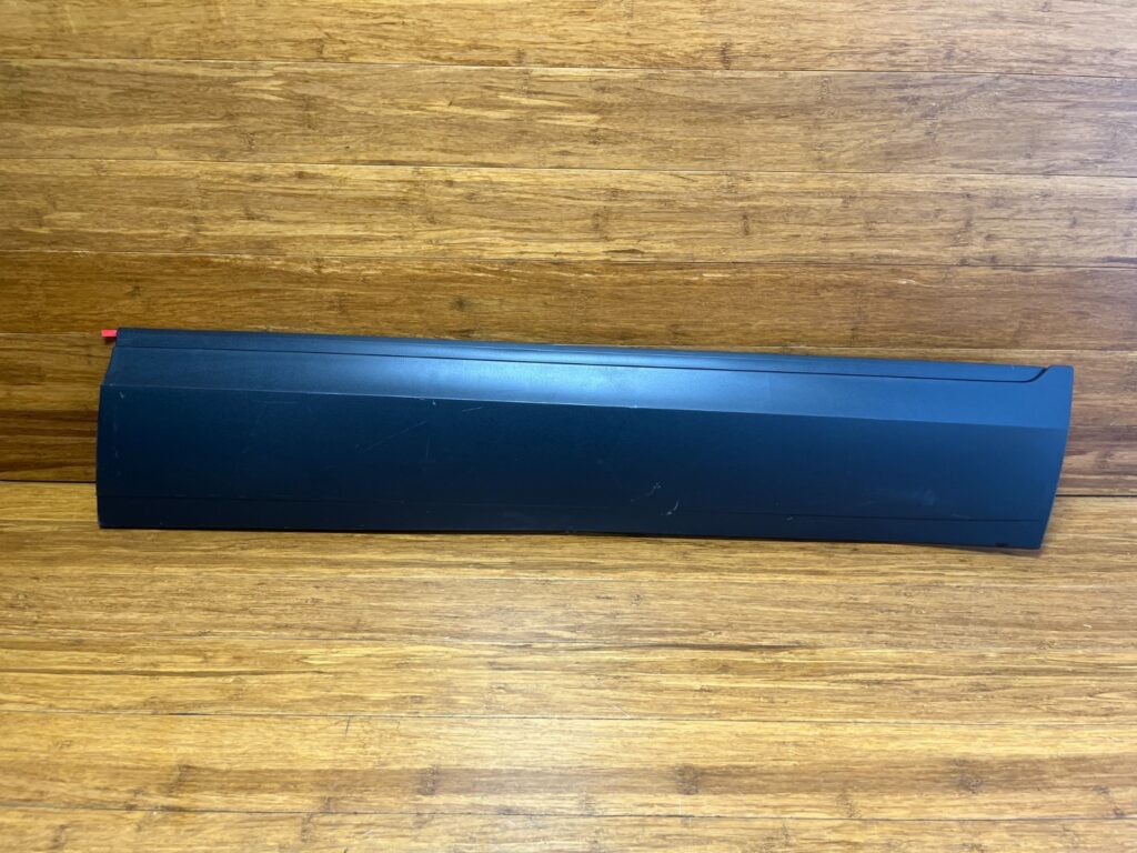 2018-2025 Volkswagen Atlas CA1 Door Lower Molding Front Right Black OEM *NOTE*
