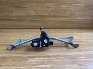 2019-2022 BMW X7 G07 Front Windshield Wiper Motor Linkage Assembly OEM