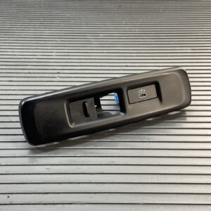 2019-2026 BMW X7 G07 Seat Trim Plate W/ USB Type-C Charging Port Front Right OEM