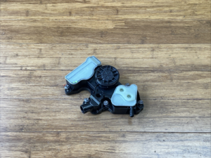 2022-2026 Volkswagen Atlas Engine Crankcase Vent Valve Unit 06Q103495K OEM