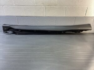 2023-2025 BMW X1 U11 Left Lower Rocker Panel Trim Molding 9883553 OEM *NOTE*