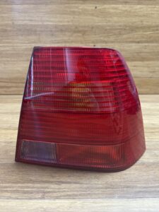 2004-2005 Volkswagen Jetta Mk4 Right Passenger Taillight Lamp OEM 963686