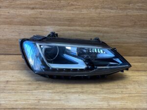 2010-2016 Volkswagen Jetta Headlight Front Right Xenon Lamp OEM *NOTE*