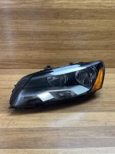 2011-2015 Volkswagen Passat Left Side Headlight Headlamp OEM 561941005D