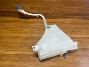 2011-2018 Porsche Cayenne 92A Windscreen Washer Fluid Reservoir 7P0955453A OEM