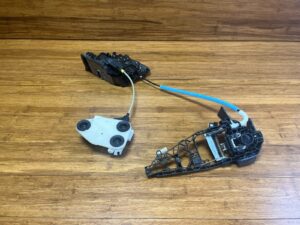 2014-2019 BMW X5 F15 Door Lock Latch Actuator Carrier Front Right Side OEM