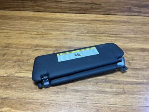 2015-2018 Porsche Cayenne 92A Sun Visor Black Front Right Side 7P5857552P OEM