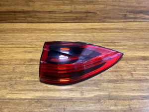 2015-2018 Porsche Cayenne 92A Tail Light Lamp Outer Rear Right Side OEM *NOTE*