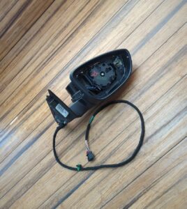 2016-2018 Volkswagen Passat RH Passenger Side Mirror Assembly OEM 561857508BB