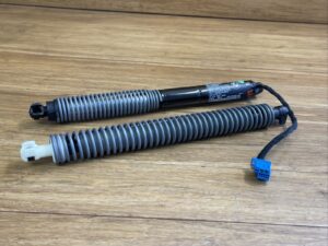 2016-2019 BMW 750I G12 Left + Right Rear Trunk Support Shock StrutS Pair OEM