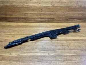 2017-2023 BMW M5 F90 4.4L Engine Front Right Side Seal Cover Trim 7349606 OEM