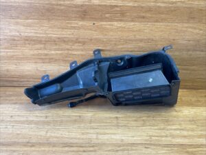 2017-2024 Maserati Ghibli M157 Air Guide Filter Airbox Housing 670104211 OEM