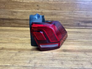 2018-2024 Volkswagen Tiguan Right Outer Taillight Lamp 5NN945096A OEM *NOTE*