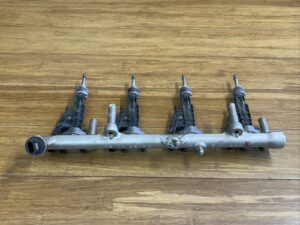 2019-2025 BMW 3 Series Fuel Injection Ramp W/ Injection 8665633 / 8656548 OEM