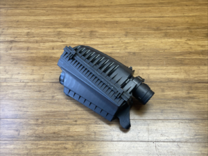 2007–2016 Mini Cooper Clubman R55 Intake Muffler Air Filter Housing OEM