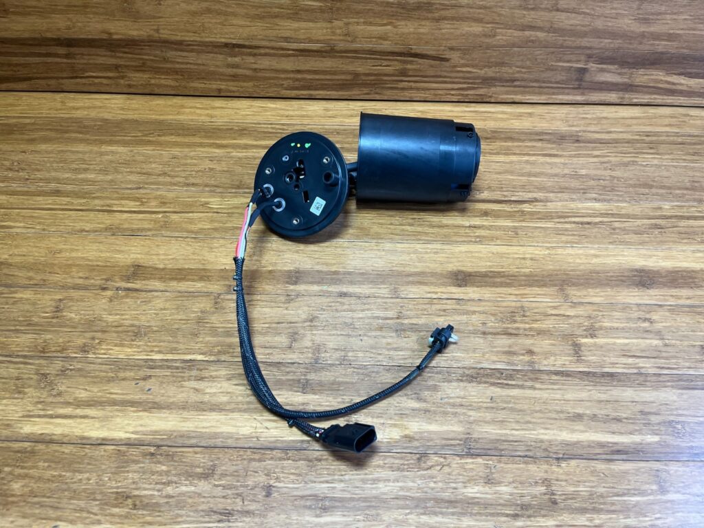 2011-2016 Volkswagen Touareg 7P Diesel Exhaust Fluid DEF Heater Unit OEM