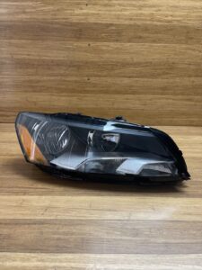 2012-2015 Volkswagen Passat Right Headlight Headlamp OEM 561941006D