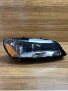 2012-2015 Volkswagen Passat Right Headlight Headlamp OEM *NOTE*