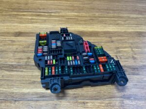 2012-2017 BMW M5 F10 Power Distribution Fuse Box Module Unit 9264923 OEM