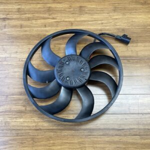 2013-2018 BMW 320i F30 Engine Cooling Radiator Fan Assembly 8641963 OEM