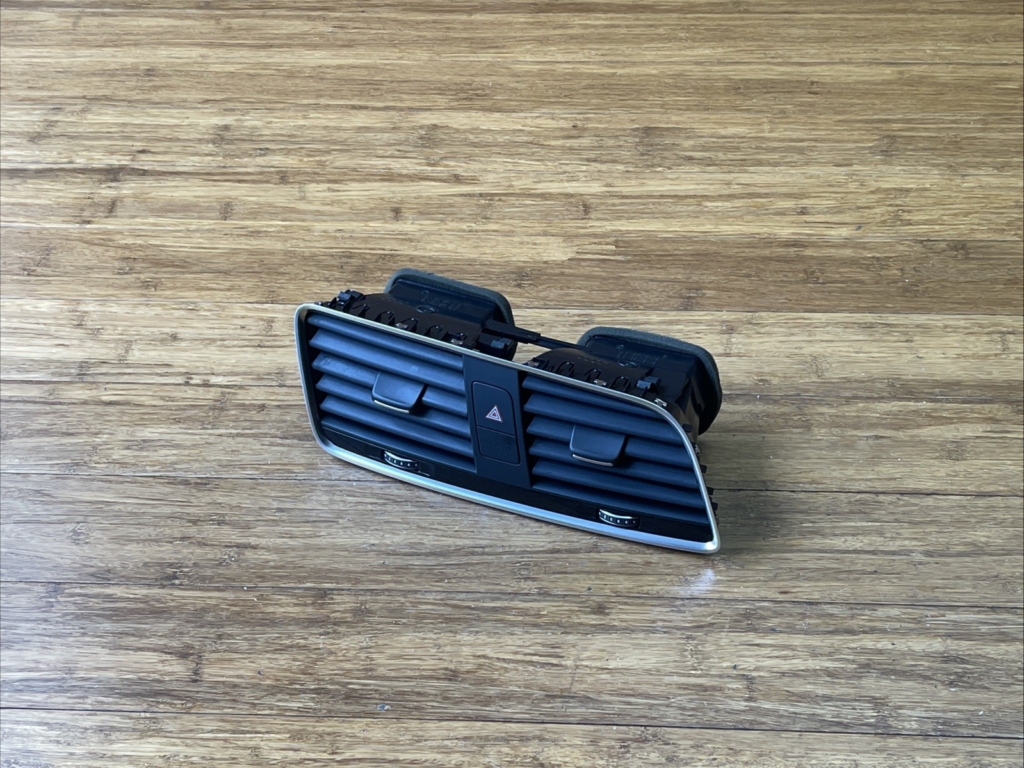 2015-2018 Audi Q3 8U Dashboard Air Vent Black Front Center Side 8U1820951C OEM