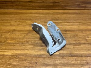 2015-2018 Porsche Cayenne 92A Hood Hinge White Front Right Side 7P5823302E OEM