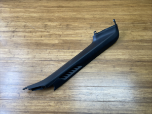 2017-2023 Rolls Royce Dawn RR6 Front Right A-Pillar Trim Cover OEM *NOTE*