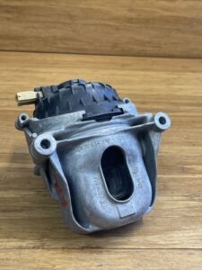 2017-2025 Audi A8 3.0L Front Right Engine Motor Mount OEM 4M0199372FE 65k Miles