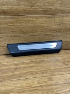 2017-2026 Audi Q7 4M Rear Right Door Sill Scuff Plate Trim OEM *NOTE* 4M0853376A