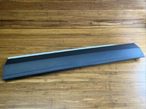 2018-2024 Volkswagen Tiguan Right Molding Trim 5NA854940AB OEM *NOTE*