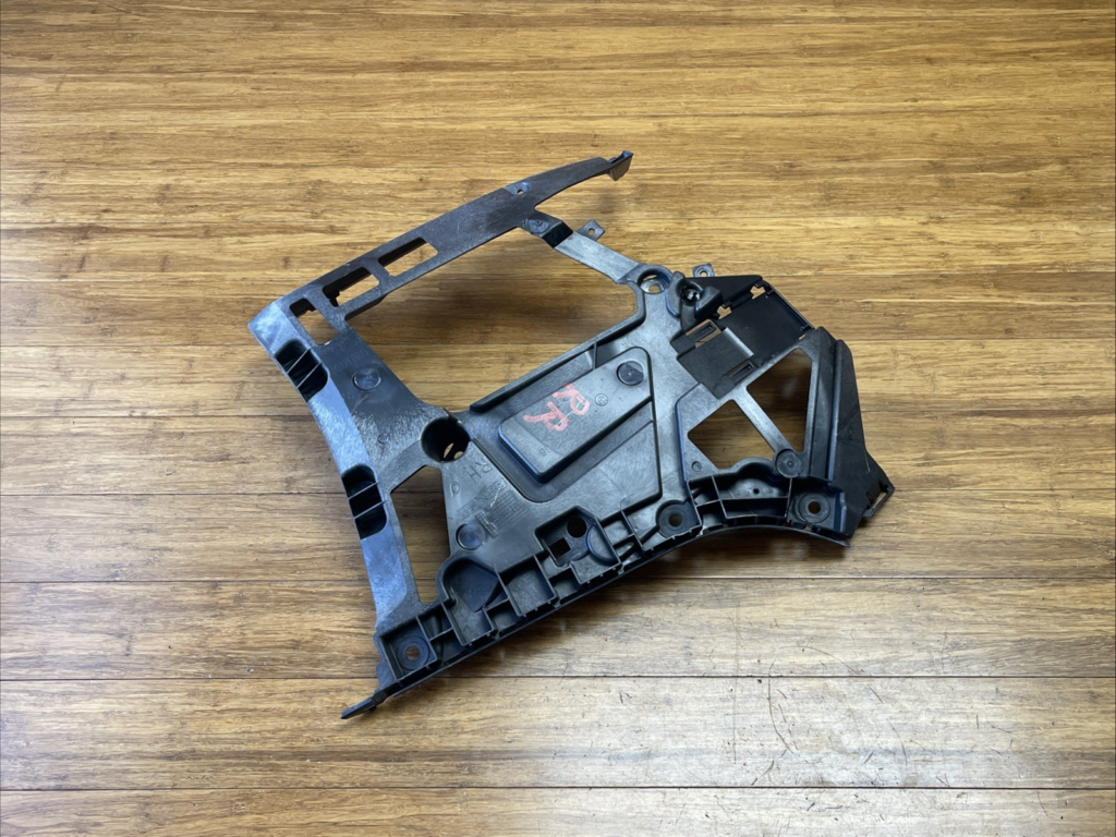 2019-2022 BMW 330i G20 Bumper Cover Mount Bracket Support Rear Right Outer OEM