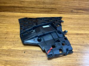 2019-2022 BMW X7 G07 Bumper Mount Support Bracket Rear Right Side OEM *NOTE*