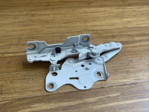 2019-2026 BMW X7 G07 Front Right Engine Bonnet Hood Hinge Support Bracket OEM