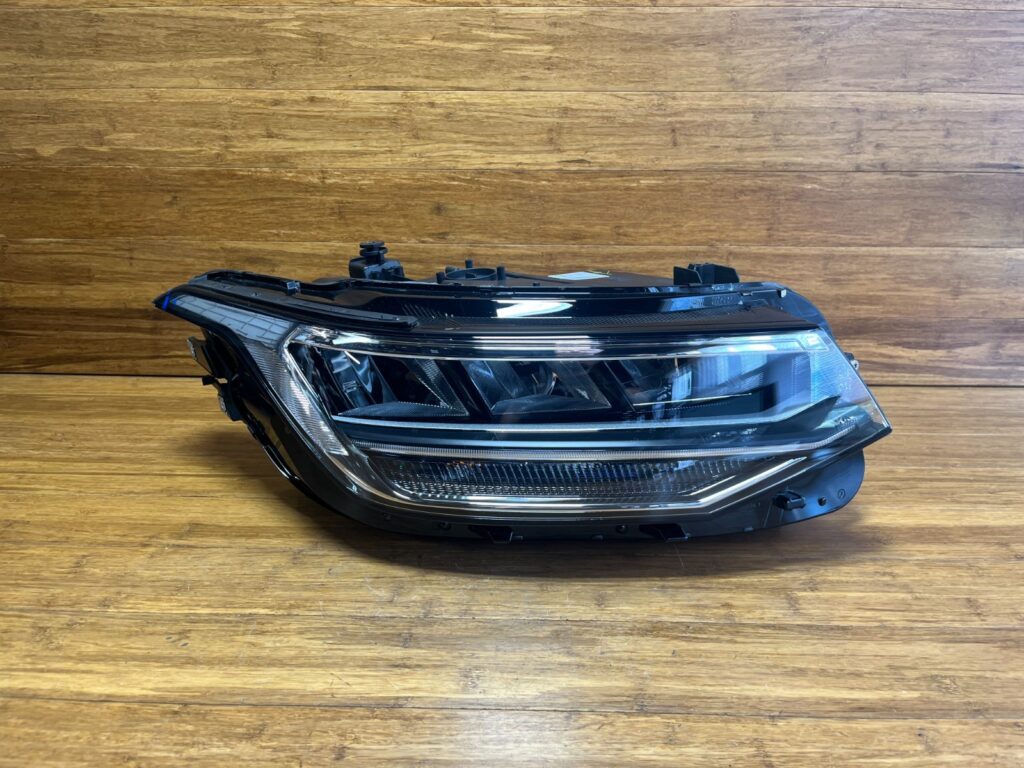 2022-2024 Volkswagen Tiguan AD1 Headlight LED Lamp Front Right OEM *NOTE*