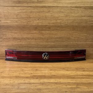 2024-2026 Volkswagen Atlas CA1 Center Taillight Lamp W/ Illum Logo OEM *NOTE*