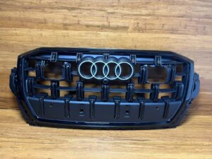 2025 Audi Q7 Front Center Bumper Grille Cover Black 4M0853651BJ OEM *NOTE*